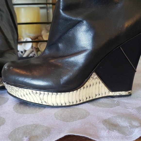 B Makowsky Snakeskin Wedge Ankle Booties - Picture 2 of 6